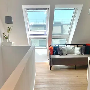 Amazing Location In Near Rathaus Wien