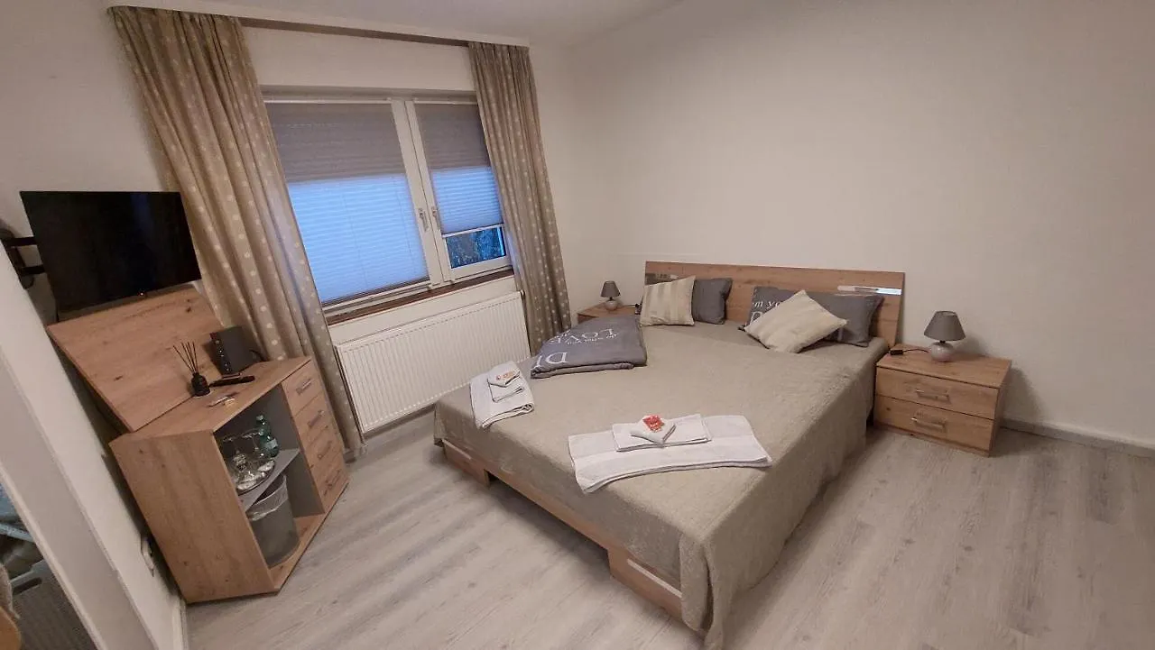 Appartamento Pension Ringo, Airport Pit Stop, Bahnhof Und Flughafen In Der Naehe Baden-Baden Germania